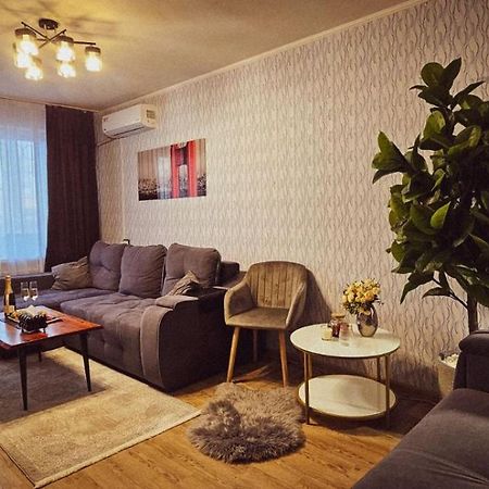 2К Апартаменты В Центре Поселение 24 На 7 Kryvyj Rih Exteriör bild