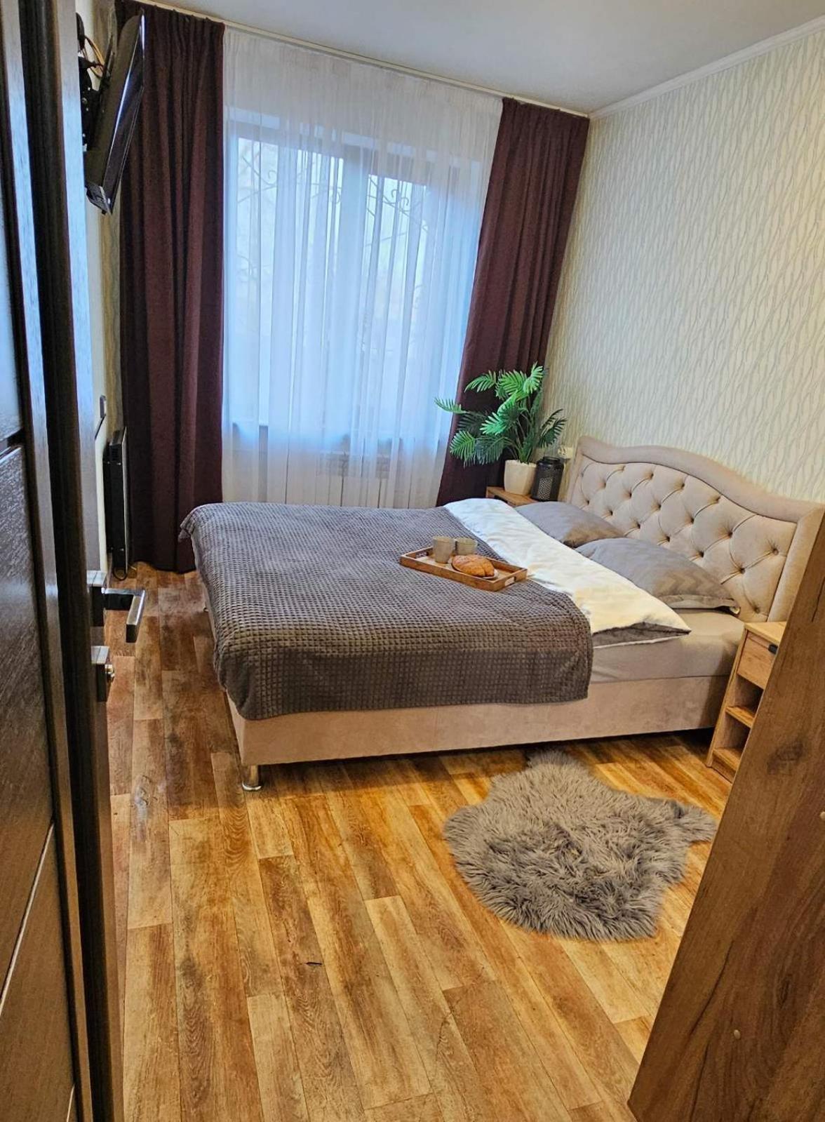 2К Апартаменты В Центре Поселение 24 На 7 Kryvyj Rih Exteriör bild